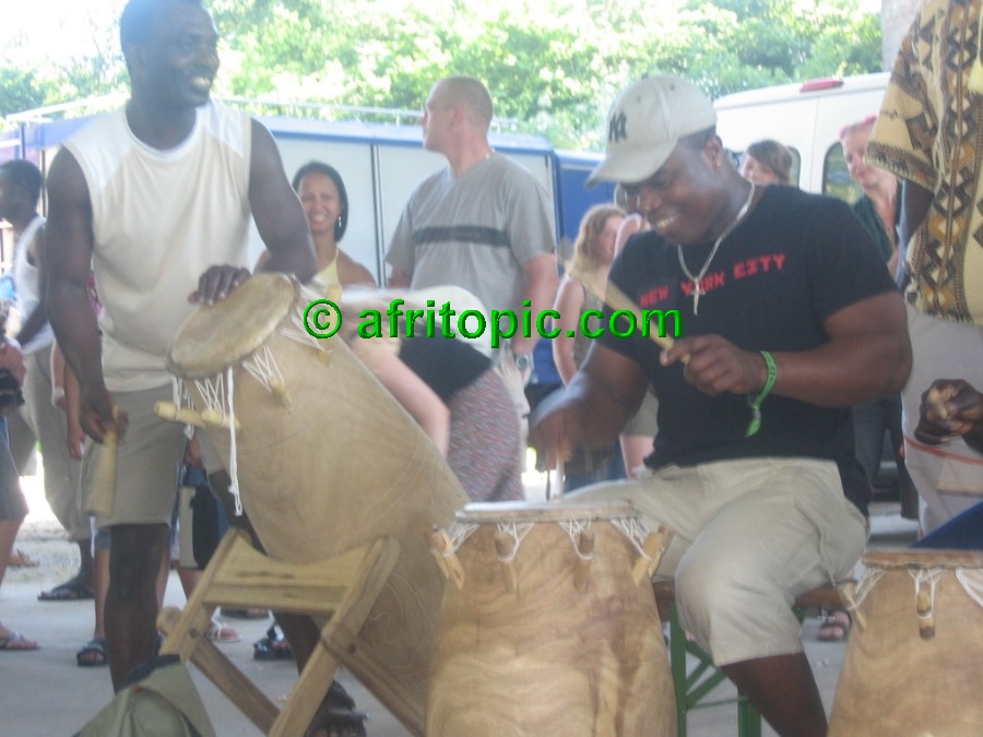 ../Images/AfricaFestival-28-29May05 136.jpg